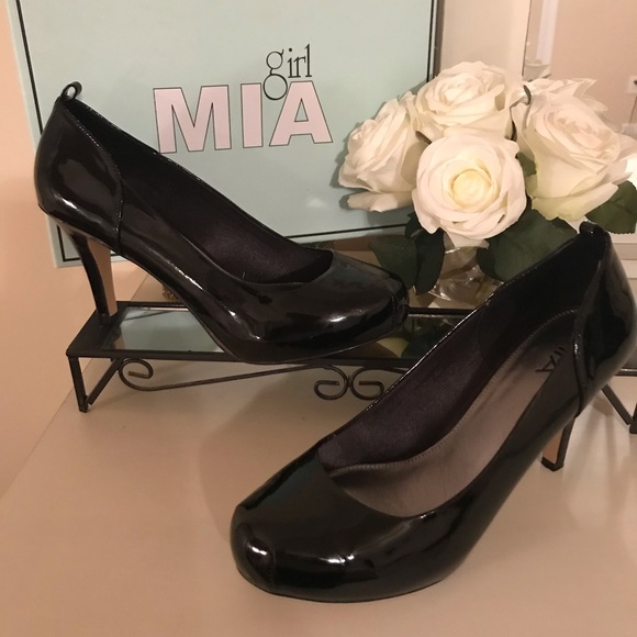 Girl Mia Black Patent Leather Pump - Picture 4 of 7
